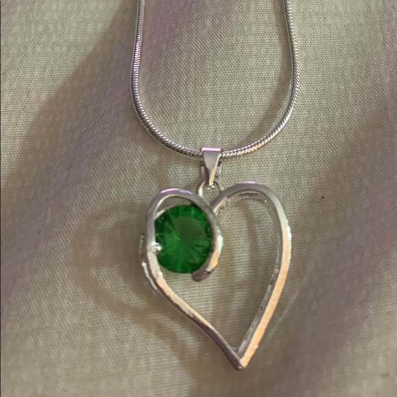 Emerald heart silver charm on silver 18” chain. - Picture 3 of 5